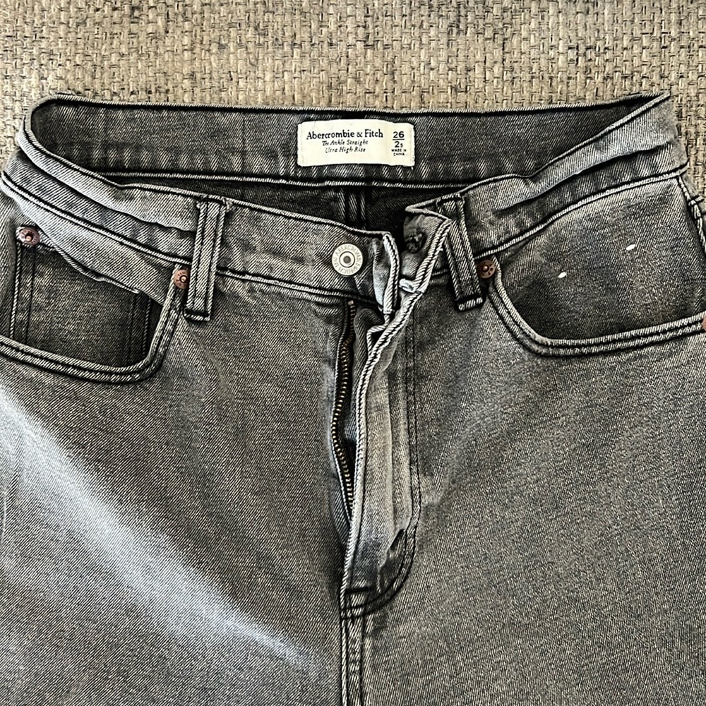 Abercrombie and Fitch, the ankle Street ultra high-rise jeans - Size 26/2 short